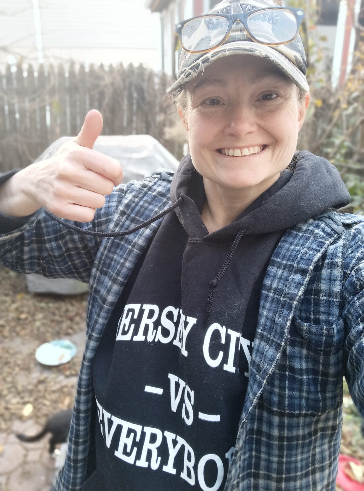 Elizabeth Cook With a thumbs Up